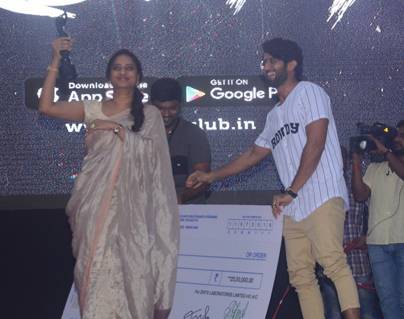 Deverakonda's Filmfare Fetches for Rs. 25 Lakhs
