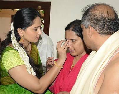 Finally, Anushka's Mother Opens Up About Prabhas