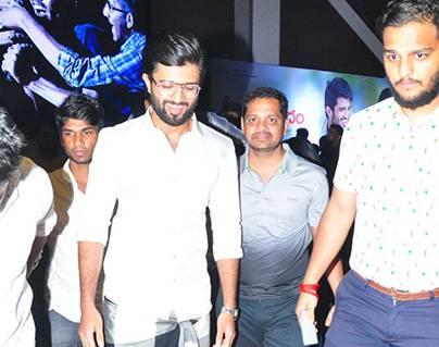 Trolls Comparing Deverakonda with Ranveer