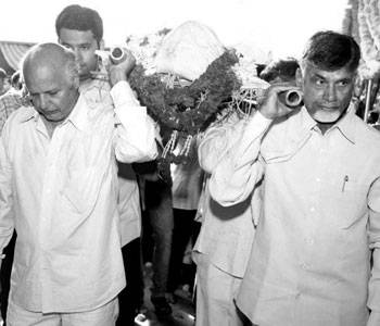 Naidu Shoulders Death Bed of Harikrishna in Final Journey