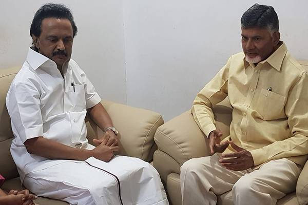 Chandrababu Naidu Visits Ailing Karunanidhi