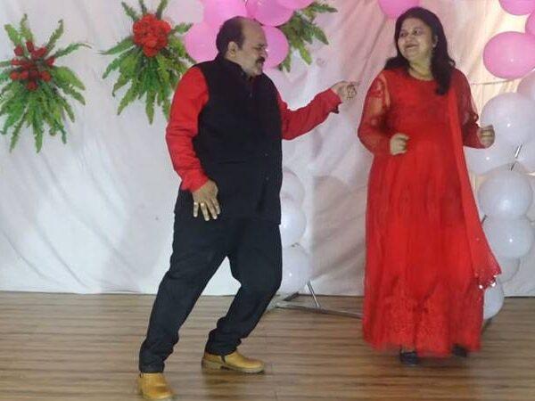 Dancing-Uncle-Performing-On-Mithun-Da's-Famous-Song
