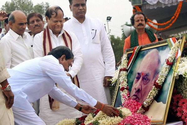 If Not Congress, Why Not KCR to Respect PV Narasimha Rao?
