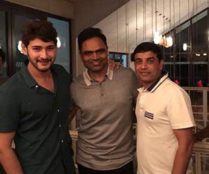 Mahesh Babu Birthday Celebrations on the Sets on Maharshi