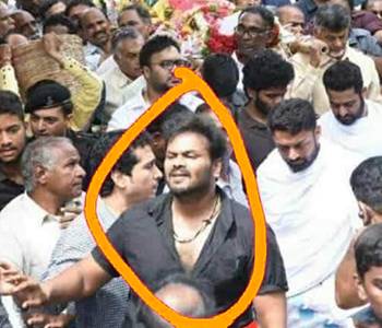 One Hero Who Stood By NTR During Cremation