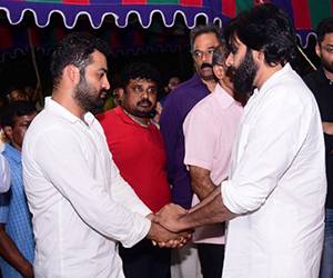 Pawan Kalyan Condolence Harikrishna Family - Jr NTR- KalyanRam