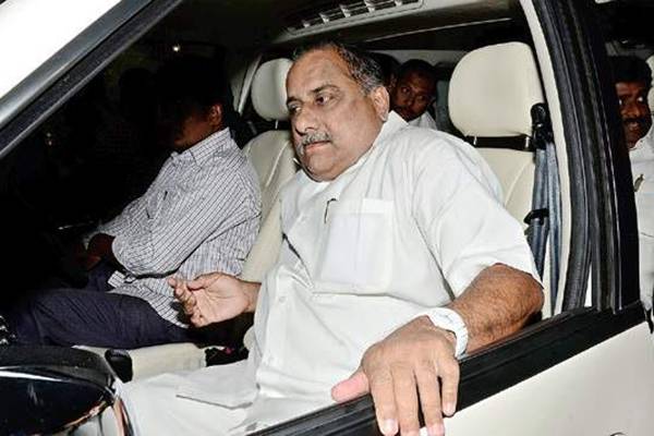 Pawan Kalyan  offering MP seat to Mudragada Padmanabham