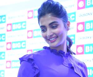 Pooja-Hegde-Launches-Samsung-Note-at-Big-C-Madhapur,-Pooja-Hegde-Latest-Stills-Photos