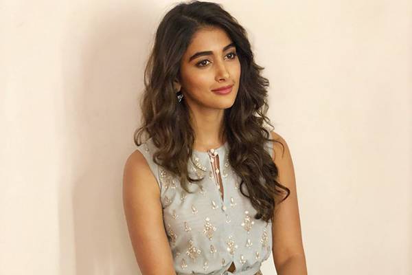 Pooja Hegde  complaints on british airways racism