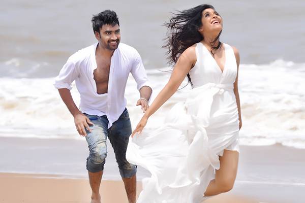 RX 100 Director Vijay Bhupathi -Comments on Rashmi Gautam Thighs
