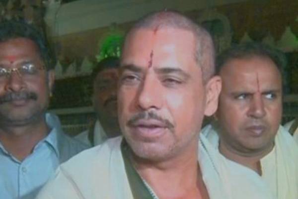 Robert Vadra in Tirumala Tirupati