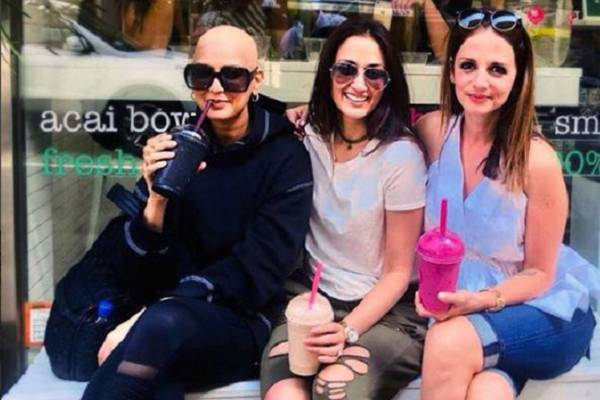 Sonali Bendre, Suzanne Khan - Gayathri Oberoi.