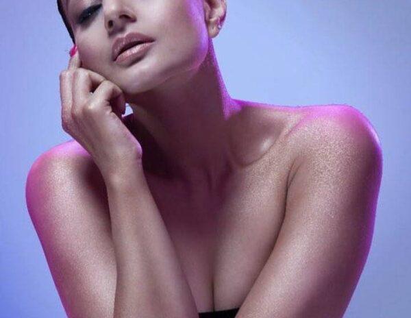 Trolls Call Actress Ameesha Patel Aunty for the Hot Pic