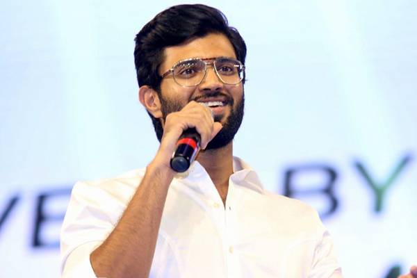 Viajay Devarakonda fires on geetha-govindam pirate