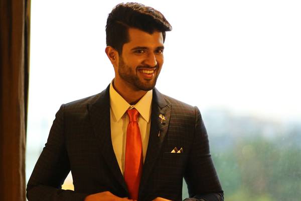 Vijay-Devarakonda---Bigg-Boss-Host