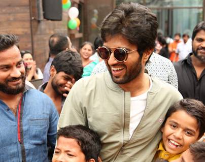 Rajamouli Sees Vijay D in Him?