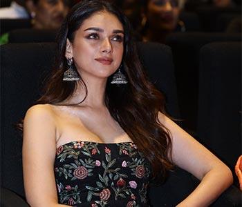 Aditi Rao Hydari Show Stealer at SIIMA 2018