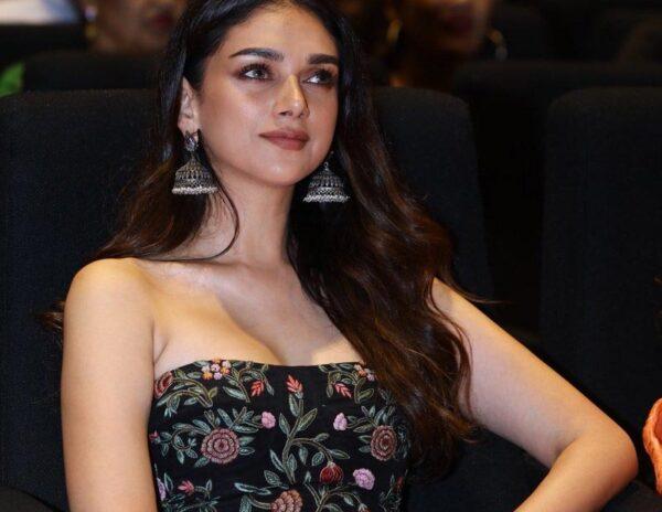 Aditi Rao Hydari Show Stealer at SIIMA 2018