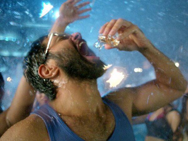 Drunk-Vijay-Deverakonda-Parties-Hard