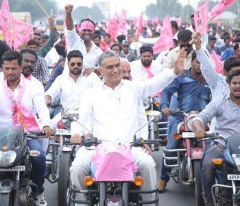 Harish Rao Escaped from firecrackers accident in bike rally