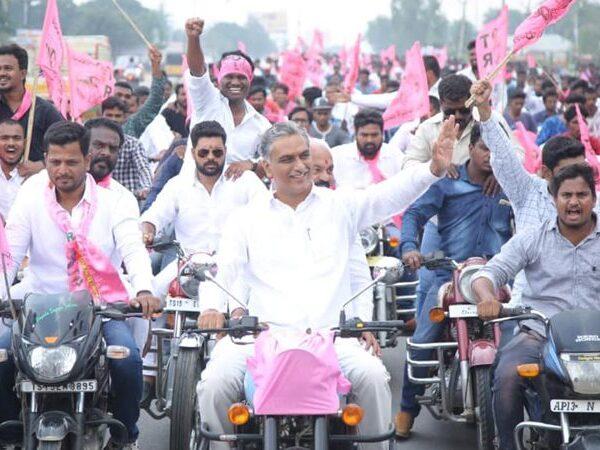 Harish Rao Escaped from firecrackers accident in bike rally