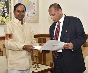 KCR Meets Governor ESL Narasimhan