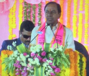 KCR-Stuns-Narendra-Modi,-Brushing-Off-Center--Co-Operation