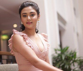 Megha-Chowdary-Looks-Tricked-in-Arjun-Reddy-Remake