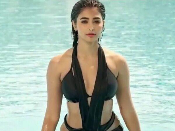 Pooja Hegde Bikini in Aravindha Sametha Movie