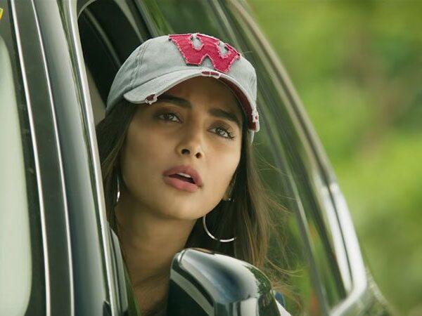 Pooja-Hegde-Not-Sounding-Dumb-For-The-First-Time