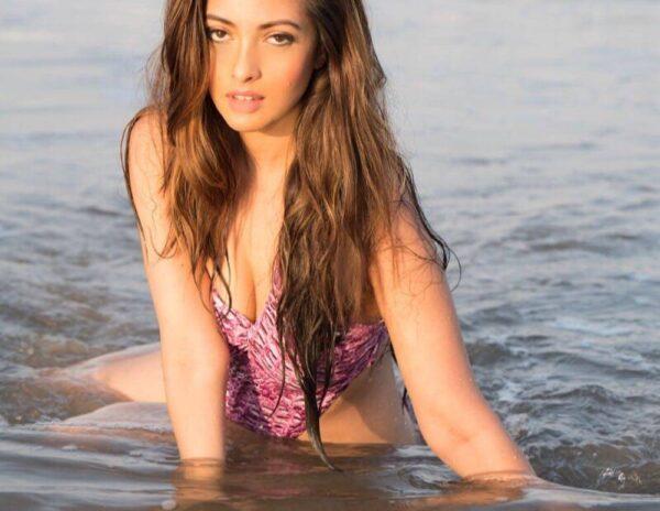 Pic Talk: Hottie Riya Sen Fishing in Waters for Seashells