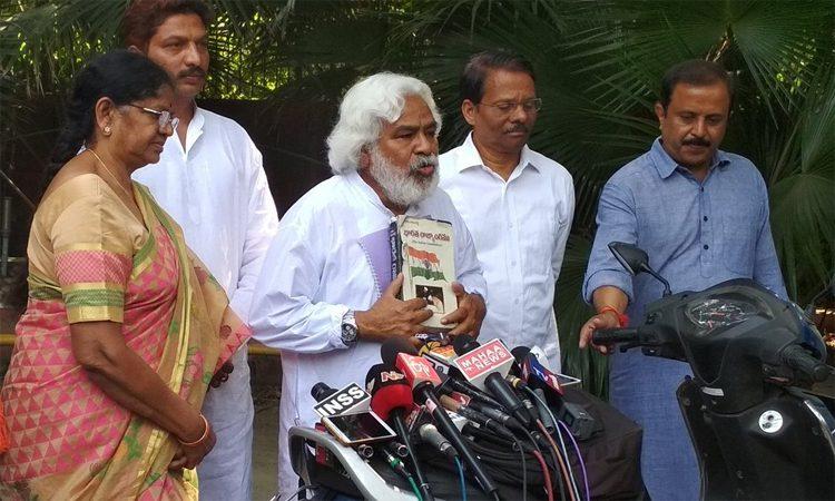 Gaddar Meets Rahul Gandhi in Delhi