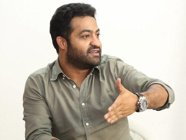 Jr NTR Reads His Face Before Going for a Take - Penchal Das