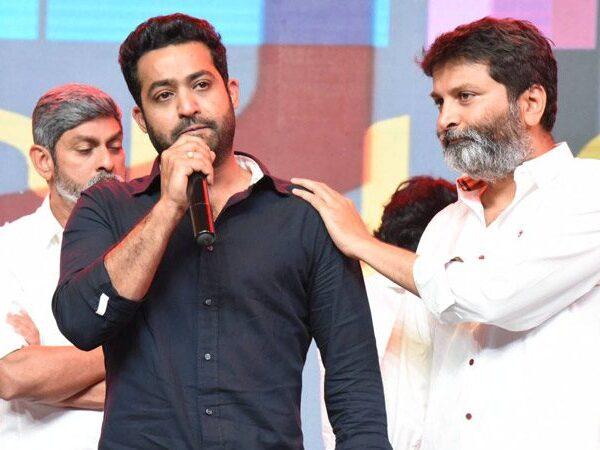 Jr-NTR-Broke-Down-on-Stage