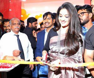 Keerthy Suresh Launches Happi Mobiles in Guntur