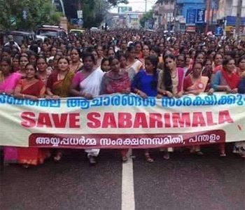 Kerala Women opposing supreme court verdict on sabarimala