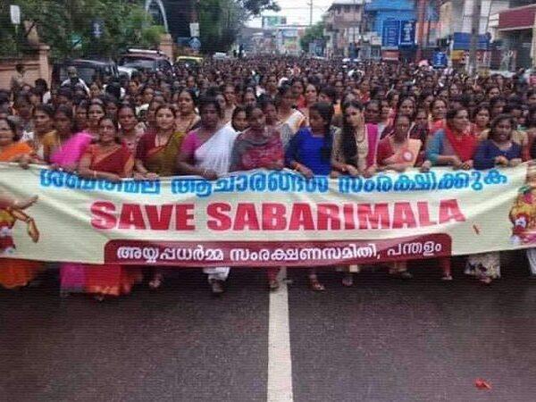 Kerala Women opposing supreme court verdict on sabarimala