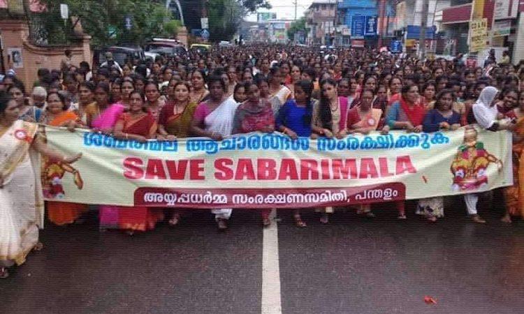 Kerala Women opposing supreme court verdict on sabarimala