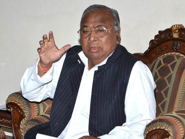 V hanumantha rao praises chandrababu naidu