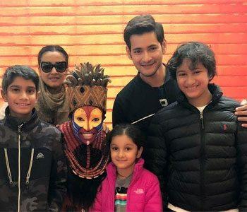 mahesh-babu-family-with-the-lion--king