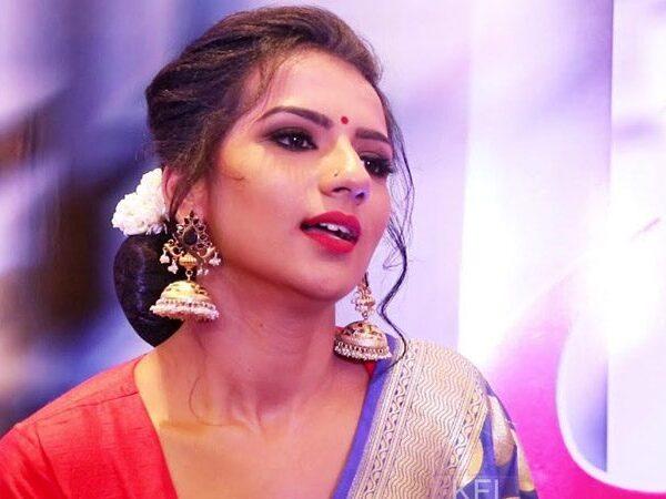 shruti-hariharan-seriously-files-fir-against-senior-hero