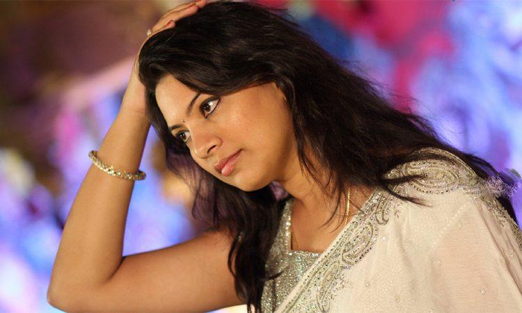Geetha Madhuri Fires on Youtube channels