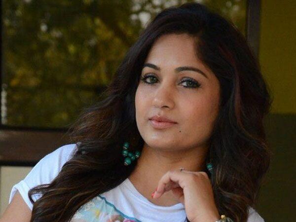 who-has-the-guts-to-touch-lakshmi-manchu-madhavi-latha