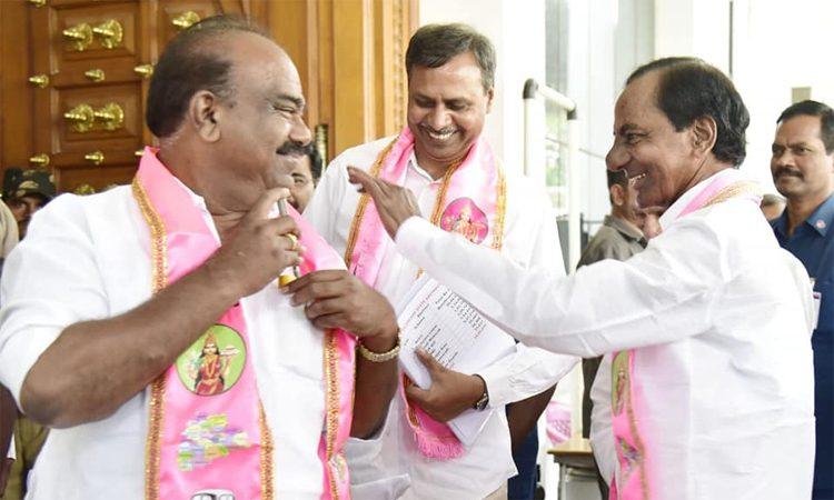 why telangana  people like kcr 