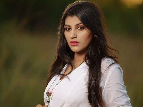 yashika-anand-nota-actress-drags-her-filmmaker-into-metoo