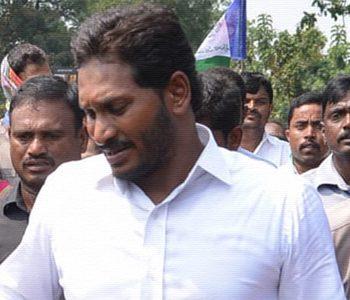 ys jagan denied to give statement on his attack