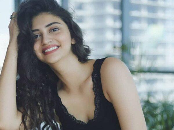 Akhil's-Heroine-Longing-for-Vijay-Deverakonda