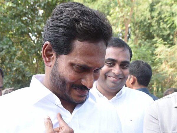 Court-Notices-To-Jagan-and-His-PA