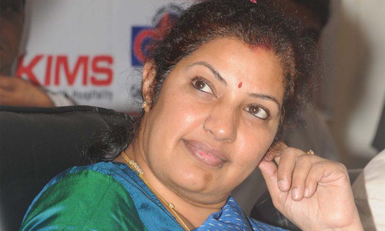 Daggubati Purandeswari blessings to Nandamuri Suhasini