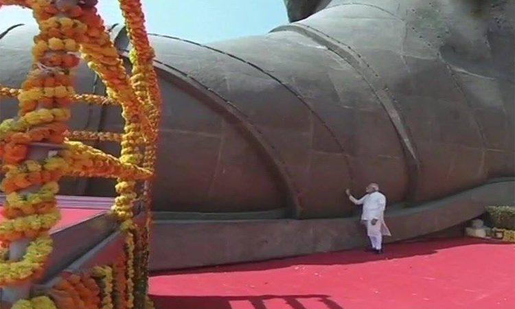 Divya spanadana controversial tweet on narendra modi